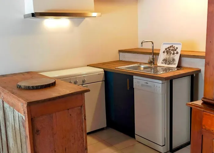 De L'etang De Bages Au Massif De La Clape Narbona